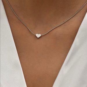 Silver heart necklace NEW
